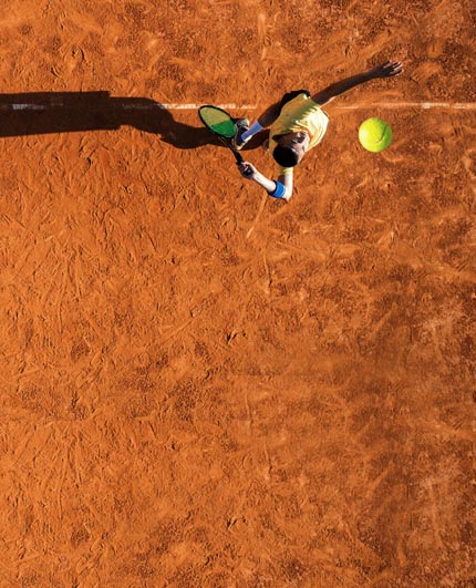 campo da tennis in terra rossa