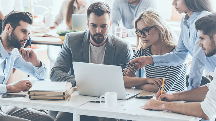  Gruppo di cinque donne imprenditrici 