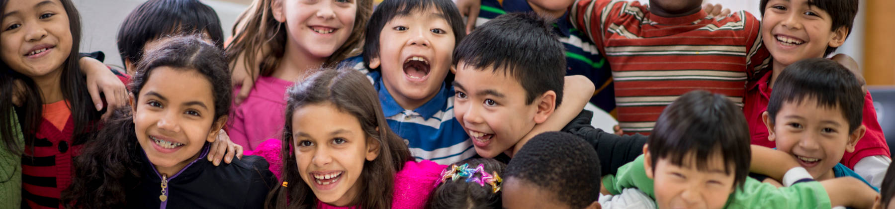 Gruppo di bambini sorridenti